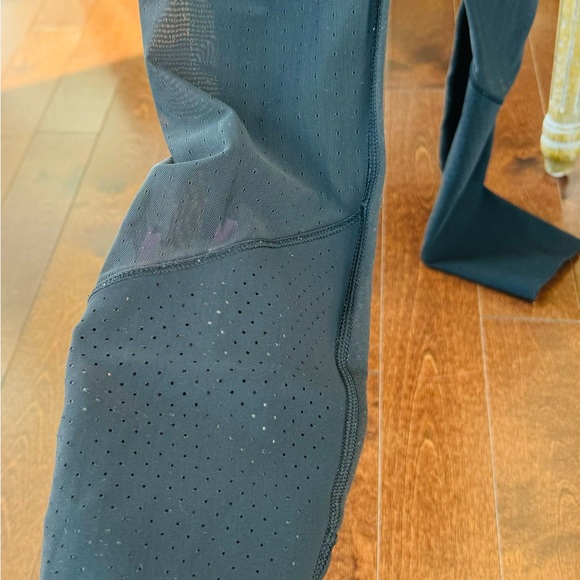 Lulu RARE Mesh High Waisted Leggings - Picture 3 of 3